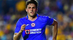 Santiago Giménez podría dejar a Cruz Azul a tres años de su debut.