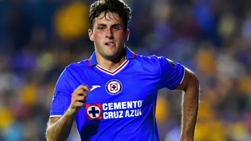 Santiago Giménez podría dejar a Cruz Azul a tres años de su debut.