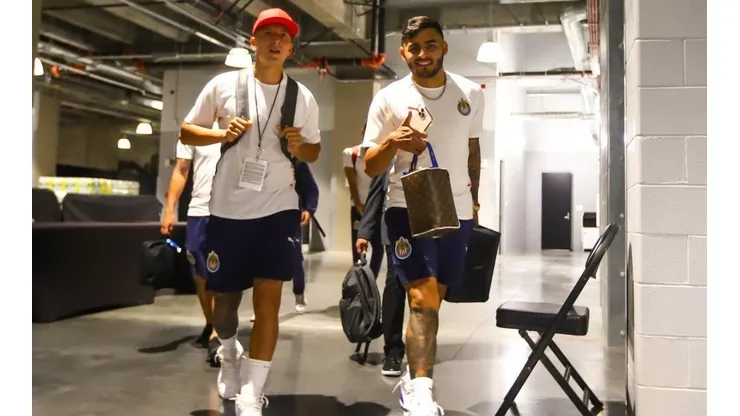 Así es la alineación de Chivas ante Juventus.