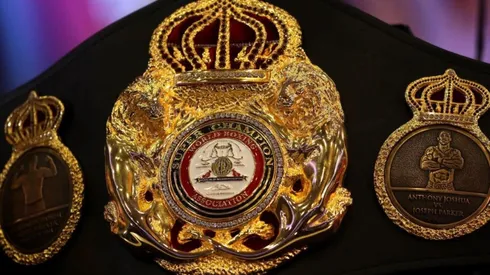 La AMB arruina una unificación mundial entre dos mexicanos.