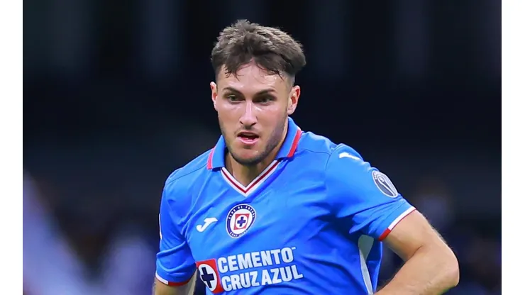 Santiago Giménez, delantero estrella de Cruz Azul.