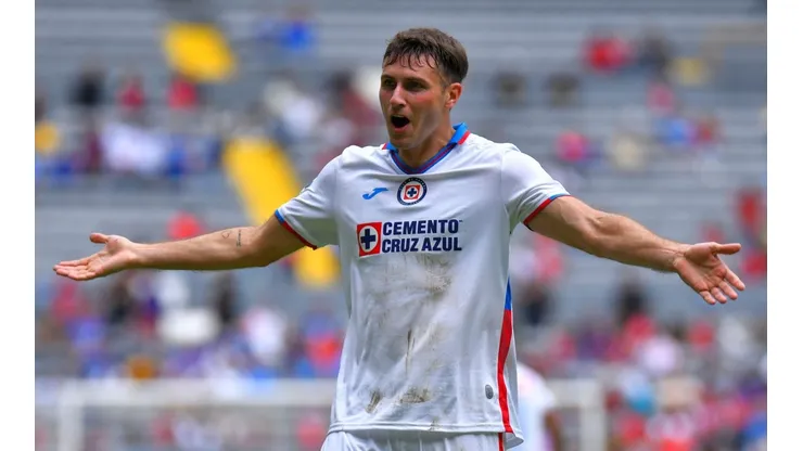 La oferta del Feyenoord por Santi Giménez