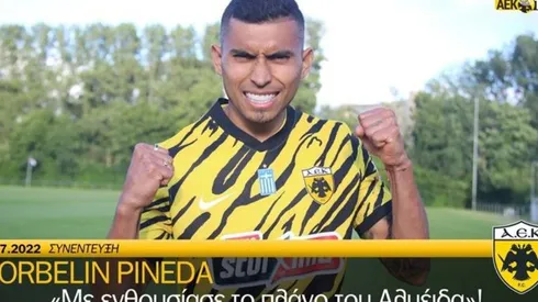 Orbelín Pineda con la camiseta del AEK Atenas.