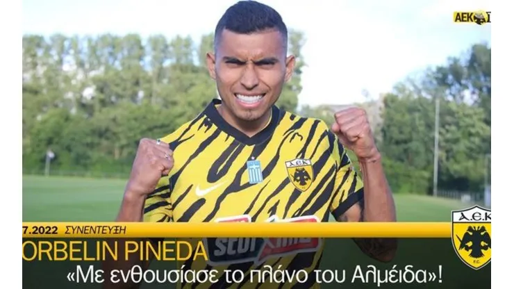 Orbelín Pineda con la camiseta del AEK Atenas.