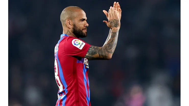 Dani Alves sigue en la agenda de Pumas.