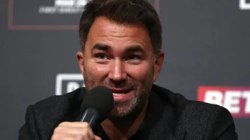 Hearn busca esquivar a Gilberto Ramírez.