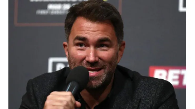 Hearn busca esquivar a Gilberto Ramírez.