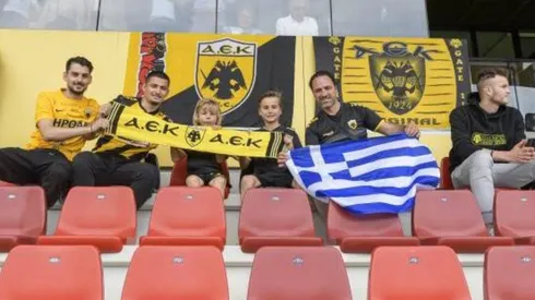 Aficionados del AEK Atenas, club fundado en 1924.
