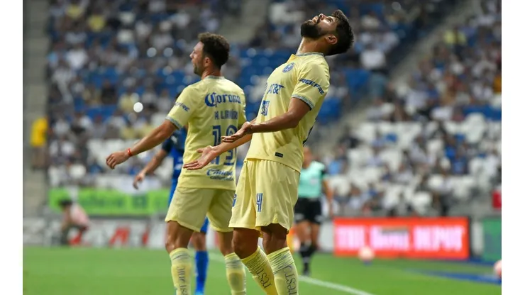 Néstor Araujo se lesionó en su debut con el América
