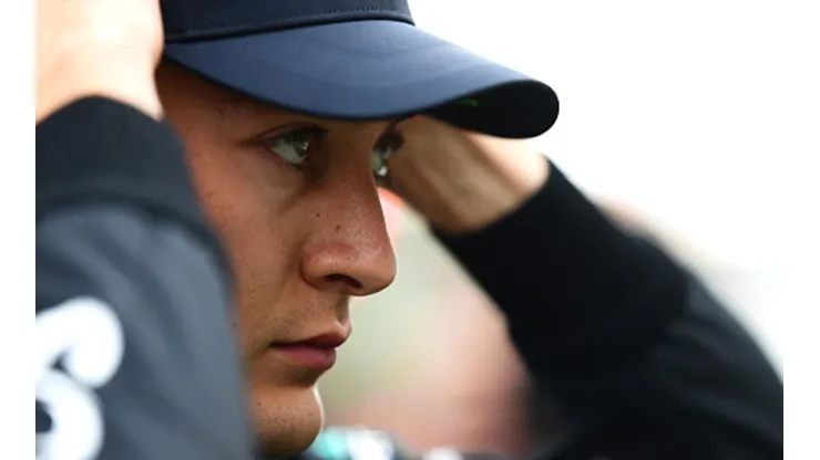 George Russell desmintió a Checo Pérez respecto a la maniobra que sacó al mexicano de carrera