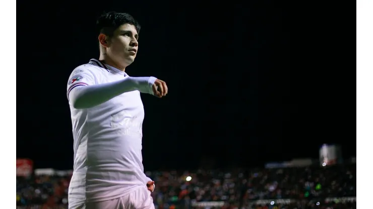 La Chofis López en un partido de Chivas en el Clausura 2020.
