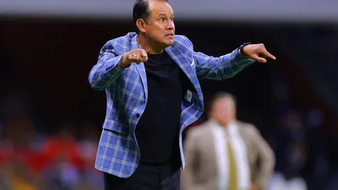 Juan Reynoso pone a Cruz Azul contra las cuerdas