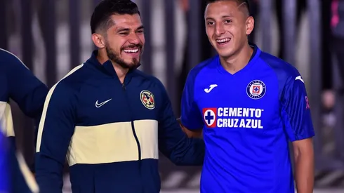 Henry Martín junto a Roberto Alvarado.