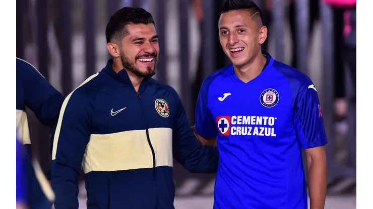 Henry Martín junto a Roberto Alvarado.
