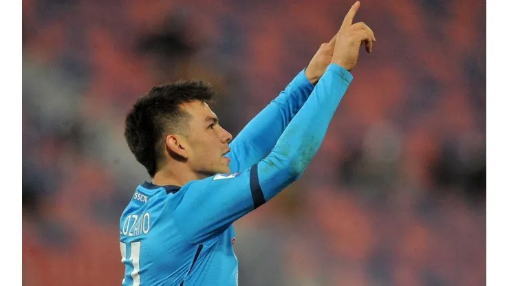 Chucky Lozano se reportó con el Napoli.