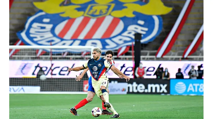 Henry Martín contra Chivas en el torneo Clausura 2021.