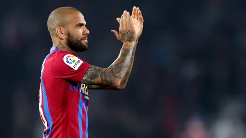 Pumas avanzó por Dani Alves y espera respuesta