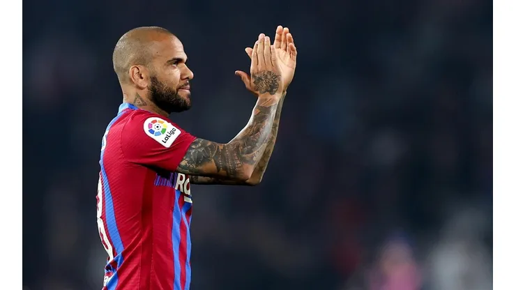 Pumas avanzó por Dani Alves y espera respuesta