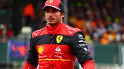 Karol G se subió con Sainz a su monoplaza y salió espantada por la velocidad