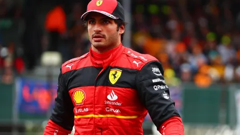 Karol G se subió con Sainz a su monoplaza y salió espantada por la velocidad