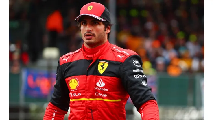 Karol G se subió con Sainz a su monoplaza y salió espantada por la velocidad