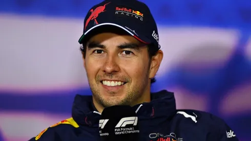 Sergio Pérez se burló de la altura del defensa de los Reds