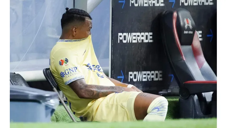 Roger Martínez se retiró lesionado en el empate del América ante Atlas