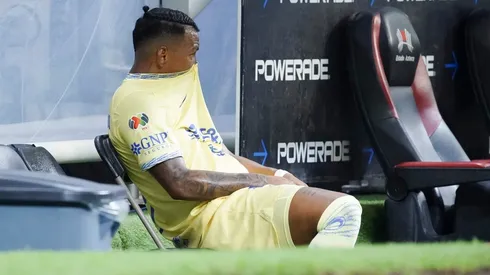 Roger Martínez salió lesionado ante Atlas.