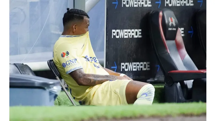 Roger Martínez salió lesionado ante Atlas.