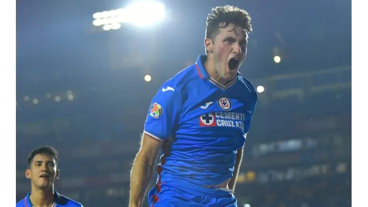 La celebración de Santiago Giménez tras el gol del triunfo ante Tigres.