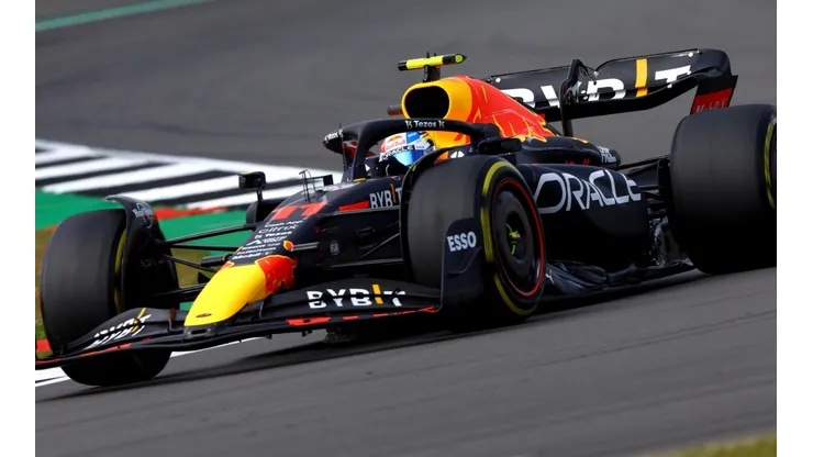 Checo consiguió ubicarse en 12 y 7 durante las prácticas en Inglaterra
