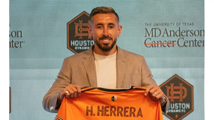 Héctor Herrera ya presume los colores del Houston Dynamo.