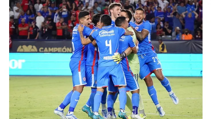 Cruz Azul llega con un plantel limitado al debut en el Apertura 2022.