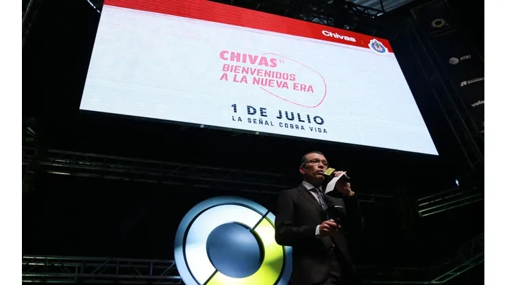 José Luis Higuera en la presentación de Chivas TV