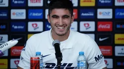 Gustavo del Prete en su presentación como refuerzo de Pumas.