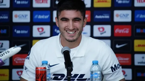 Gustavo del Prete en su presentación como refuerzo de Pumas.