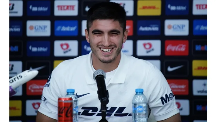 Gustavo del Prete en su presentación como refuerzo de Pumas.