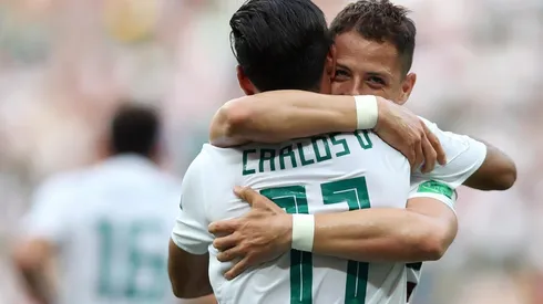Chicharito habría convencido a Vela para continuar en la MLS