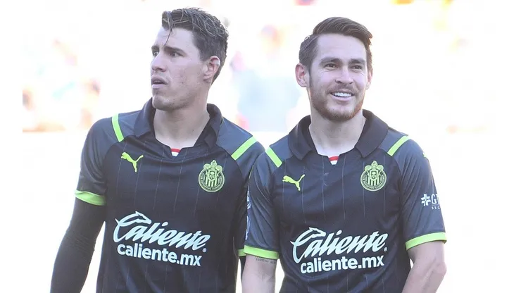 Jesús el Canelo Angulo con Cristian el Chicote Calderón, uno de sus mejores amigos en Chivas.