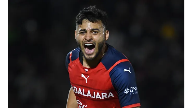 ¿Alexis Vega puede irse de Chivas?