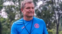 La deuda de Cruz Azul con Juan Reynoso que perjudica a Diego Aguirre
