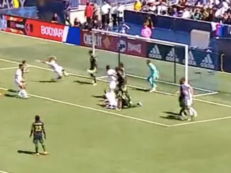 VIDEO | ¡No se puede creer! Chicharito falló un gol cantado con el Galaxy