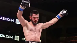 Artur Beterbiev nuevo campeón del mundo CMB, FIB y OMB.
