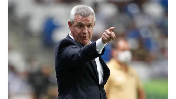 Aguirre asegura que falta sacrificio por parte del futbolista mexicano