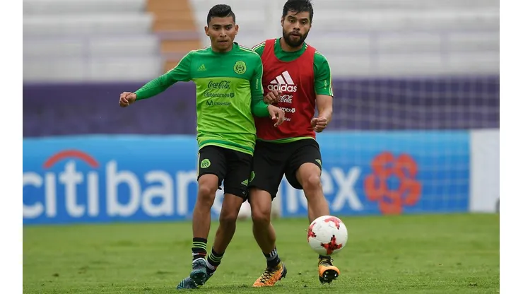 Orbelín Pineda y Néstor Araujo en entrenamiento de la selección mexicana.
