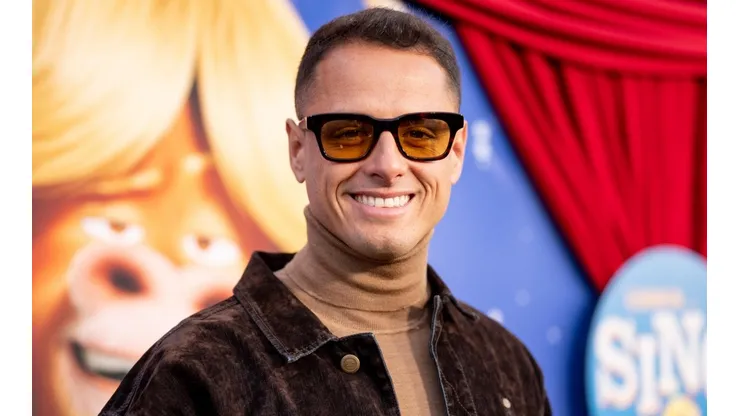 Chicharito decidió enseñarles a jugar futbol a los Minions