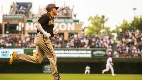 Manny Machado corre a embasarse tras conectar el hit 1,500.
