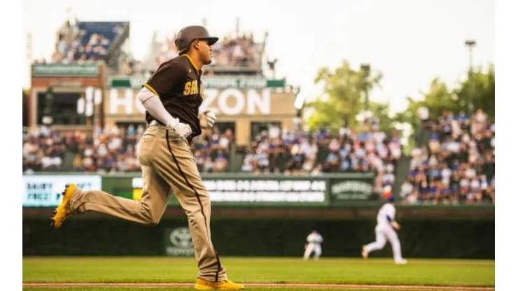 Manny Machado corre a embasarse tras conectar el hit 1,500.