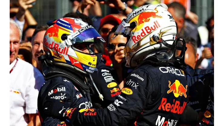 Excompañero de Checo Pérez dijo que Verstappen le dio una paliza al mexicano en Bakú