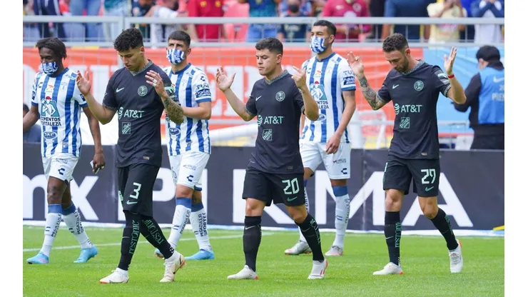 Jorge Sánchez, Jorge Meré y Miguel Layún ante Pachuca en el torneo Clausura 2022.